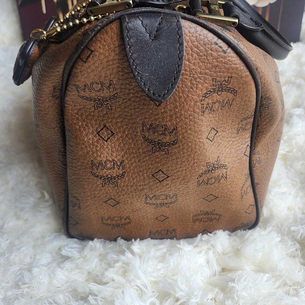 MCM Brown Visetos Tote with Gold Accents - Picture 3 of 16
